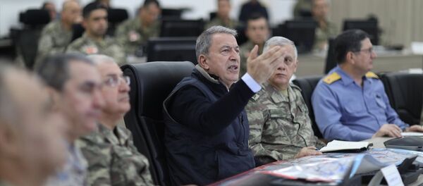 Hulusi Akar ile kuvvet komutanları - Sputnik Türkiye