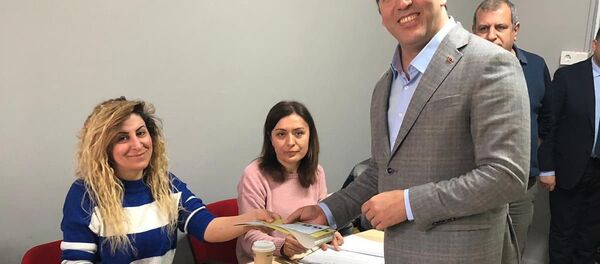 Emre Kınay oyunu kullandı. Emre Kınay oyunu kullandı. - Sputnik Türkiye