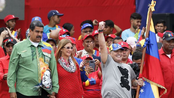 Arjantinli futbolcu Diego Maradona ve Venezüella Devlet Başkanı Nicolas Maduro - Sputnik Türkiye