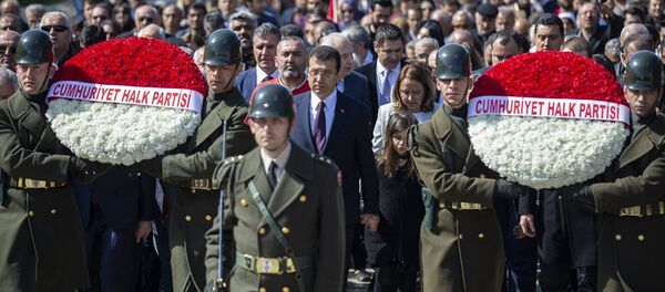 Yüksek Seçim Kurulu (YSK) ve Anadolu Ajansı (AA) verilerine göre İstanbul Büyükşehir Belediye Başkanlığı'nı kazanan Ekrem İmamoğlu, Anıtkabir'i ziyaret etti. - Sputnik Türkiye