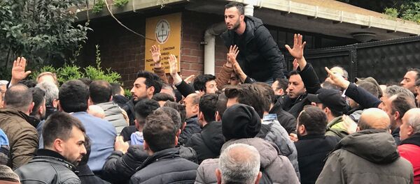 Üsküdar'da seçim kurulu önünde kavga - Sputnik Türkiye