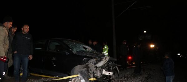 Hemzemin geçitte istop eden otomobile tren çarptı - Sputnik Türkiye