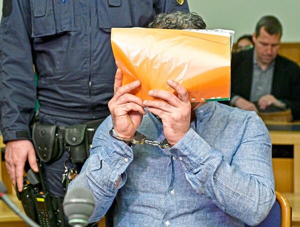 Iraklı Kürt göçmen Daban K., Iraklı 7 çocuk annnesi hayat arkadaşını öldürmekten Viyana'daki bir mahkemede yargılandı. - Sputnik Türkiye