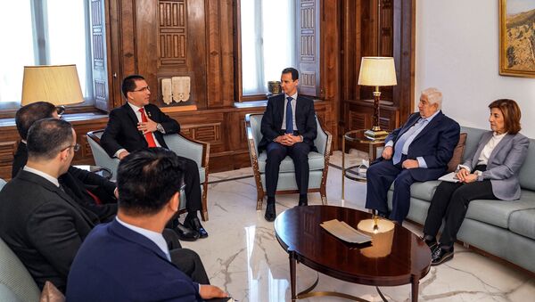 Suriye Başbakan Yardımcısı ve Dışişleri Bakanı Valid Muallem - Suriye'de Devlet Başkanı Beşar Esad - Venezüella Dışişleri Bakanı Jorge Arreaza - Sputnik Türkiye