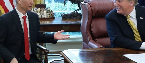 ABD Başkanı Donald Trump - Çin'in baş müzakerecisi Başbakan Yardımcısı Liu He - Sputnik Türkiye