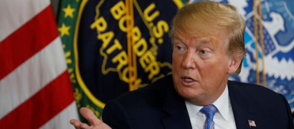 Trump'tan Meksika sınırına ziyaret: 'Ülkemiz dolu' Trump'tan Meksika sınırına ziyaret: 'Ülkemiz dolu' - Sputnik Türkiye
