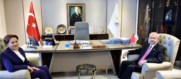 Cumhuriyet Halk Partisi Genel Başkanı Kemal Kılıçdaroğlu, İYİ Parti Genel Başkanı Meral Akşener'i İYİ Parti Genel Merkezi'nde ziyaret etti. Cumhuriyet Halk Partisi Genel Başkanı Kemal Kılıçdaroğlu, İYİ Parti Genel Başkanı Meral Akşener'i İYİ Parti Genel Merkezi'nde ziyaret etti. - Sputnik Türkiye