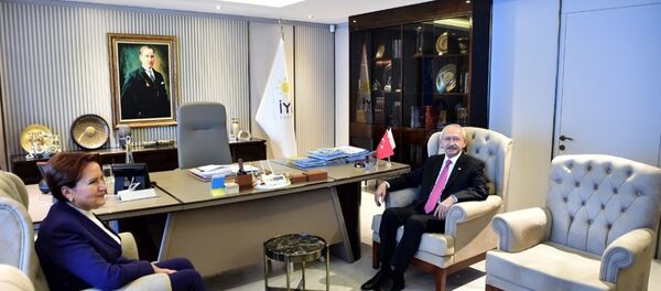 Cumhuriyet Halk Partisi Genel Başkanı Kemal Kılıçdaroğlu, İYİ Parti Genel Başkanı Meral Akşener'i  İYİ Parti Genel Merkezi'nde ziyaret etti. - Sputnik Türkiye