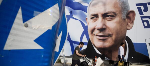 A man walks by an election campaign billboard showing Israel's Prime Minister Benjamin Netanyahu, the Likud party leader, in Tel Aviv, Israel, Sunday, April 7, 2019 A man walks by an election campaign billboard showing Israel's Prime Minister Benjamin Netanyahu, the Likud party leader, in Tel Aviv, Israel, Sunday, April 7, 2019 - Sputnik Türkiye