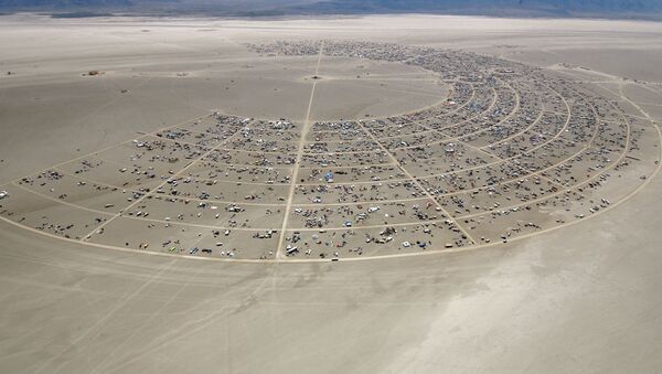 ABD'nin Nevada eyaletindeki Black Rock Çölü'nde düzenlenen Burning Man Festivali - Sputnik Türkiye