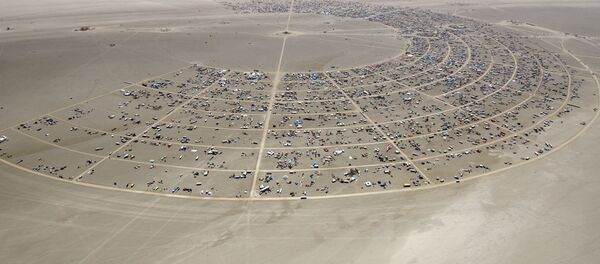 ABD'nin Nevada eyaletindeki Black Rock Çölü'nde düzenlenen Burning Man Festivali - Sputnik Türkiye