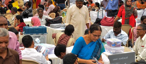 Hindistan'da parlamentoyu belirleyecek seçimler 11 Nisan'da başlıyor. Seçim 39 gün sürecek ve 19 Mayıs'ta bitecek. Hindistan'da parlamentoyu belirleyecek seçimler 11 Nisan'da başlıyor. Seçim 39 gün sürecek ve 19 Mayıs'ta bitecek. - Sputnik Türkiye