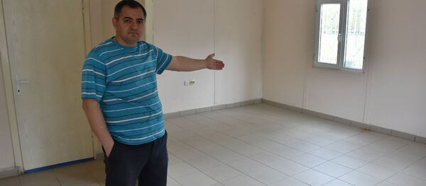 Seçimi kaybeden muhtar, muhtarlık binasını boşalttı - Sputnik Türkiye