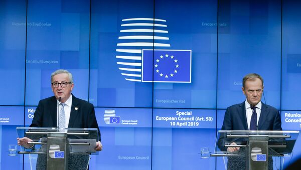 Donald Tusk ve Jean-Claude Juncker - Sputnik Türkiye