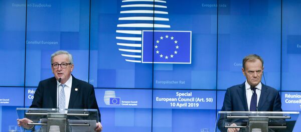 Donald Tusk ve Jean-Claude Juncker - Sputnik Türkiye