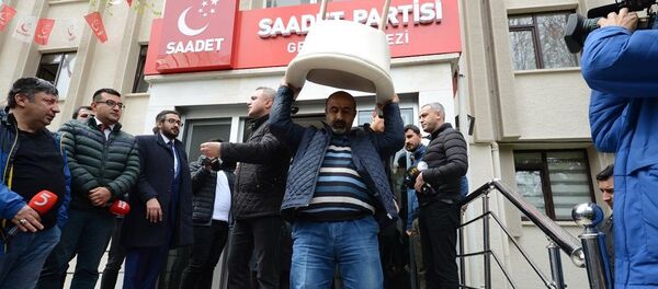 Saadet Partisi Genel Merkezi tahliye ediliyor - Sputnik Türkiye