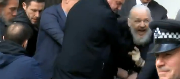 Julian Assange gözaltına alındı Julian Assange gözaltına alındı - Sputnik Türkiye