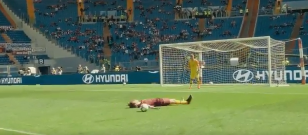 AS Roma, Ünder'in golü için 'Ben de atarım' diyen genci stada götürerek aynı golü atmasını istedi - Sputnik Türkiye