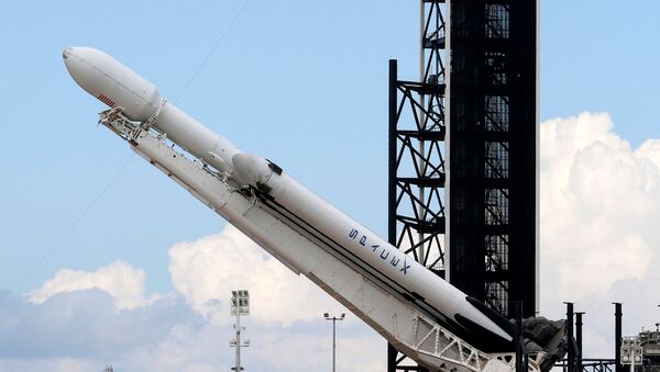 ABD'li uzay mekiği ve roket üreticisi SpaceX, Falcon Heavy roketini ilk kez ticari amaçlı fırlattı.  - Sputnik Türkiye