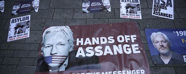 WikiLeaks kurucusu Julian Assange'ın tutuklanması İngiltere'de protesto edildi - Sputnik Türkiye