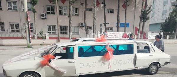  1978 model otomobili limuzine çevirip gelin arabası yaptı - Sputnik Türkiye