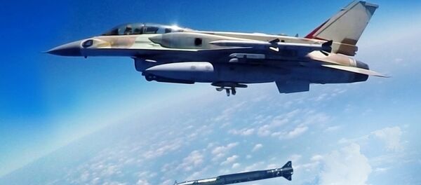 A Rampage supersonic stand-off air-to-surface missile being launched from an F-16 multirole combat aircraft - Sputnik Türkiye