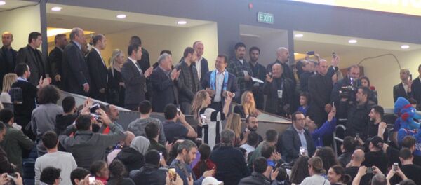 İBB Başkanlığı koltuğuna oturan İmamoğlu, Anadolu Efes-Barcelona maçında - Sputnik Türkiye