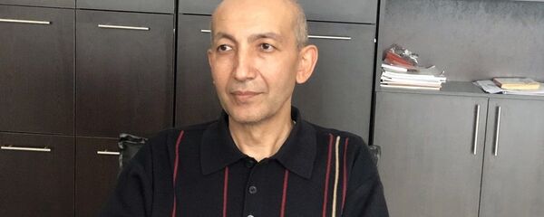 Kanser hastalığı nedeniyle okuldan uzak kalan öğretmen - Sputnik Türkiye