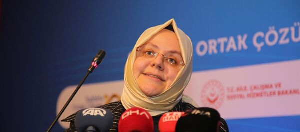 Aile, Çalışma ve Sosyal Hizmetler Bakanı Zehra Zümrüt Selçuk Aile, Çalışma ve Sosyal Hizmetler Bakanı Zehra Zümrüt Selçuk - Sputnik Türkiye