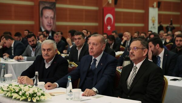 Erdoğan, AK Parti İstanbul İl Başkanlığı'nda Yıldırım ve Özhaseki ile görüştü - Sputnik Türkiye