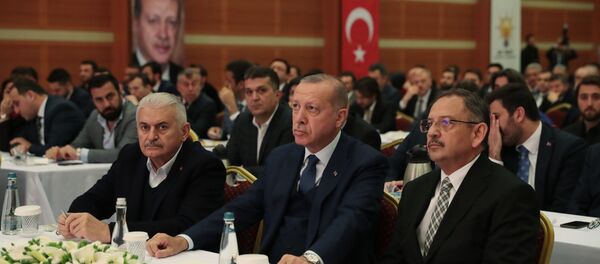 Erdoğan, AK Parti İstanbul İl Başkanlığı'nda Yıldırım ve Özhaseki ile görüştü - Sputnik Türkiye
