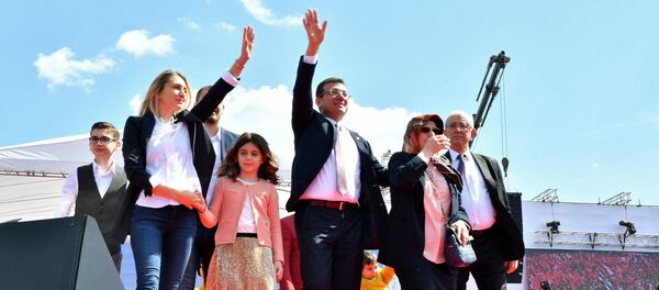 Yeni Bir Başlangıç Mitingi Ekrem İmamoğlu ve Ailesi - Sputnik Türkiye