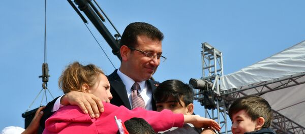 Yeni Bir Başlangıç Mitingi Ekrem İmamoğlu ve Çocuklar - Sputnik Türkiye