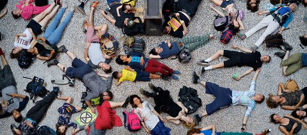 Londra'daki çevreci işgal eylemlerinde gözaltı sayısı bine ulaştı - Sputnik Türkiye