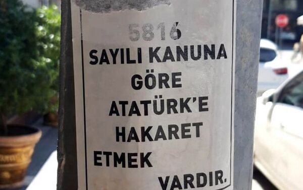 Antalya'nın Manavgat ilçesinde kimliği belirsiz kişi ya da kişilerce, elektrik direklerine, - Sputnik Türkiye