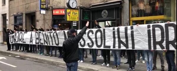 Lazio ve Inter taraftarlarının 'Mussolini'ye övgü' pankartına soruşturma - Sputnik Türkiye