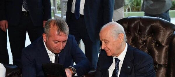 Devlet Bahçeli, hediye, tespih Devlet Bahçeli, hediye, tespih - Sputnik Türkiye