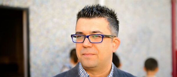 Eskişehir'de Kardeşler Ortaokulunun İngilizce öğretmeni Davut Atış - Sputnik Türkiye