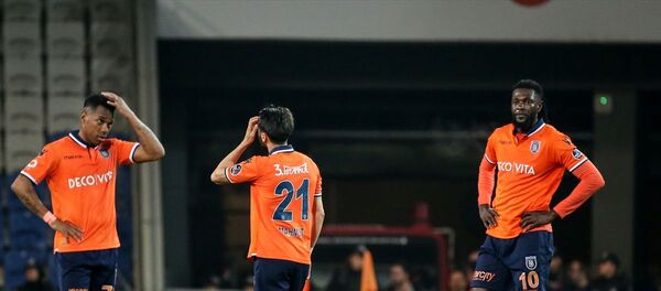 Medipol Başakşehir zirve yolunda Göztepe'ye takıldı - Sputnik Türkiye