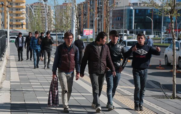 Afganistan’dan kaçak yollarla Diyarbakır’a gelen 200 mülteci İstanbul’a gitmek istiyor - Sputnik Türkiye