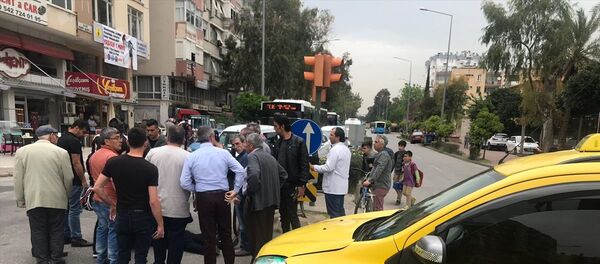 Kaza yapan sürücü, 'panik olmasın' diye eşinin telefonunu açmadı - Sputnik Türkiye