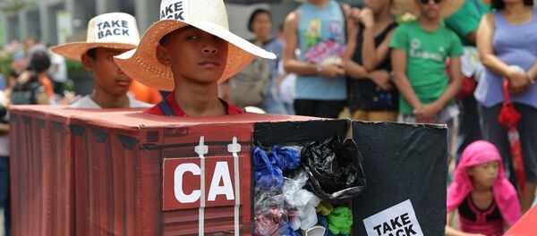 Kanada'nın Manila limanına bıraktığı çöpler Filipinler'de yıllardır protesto ediliyor. - Sputnik Türkiye