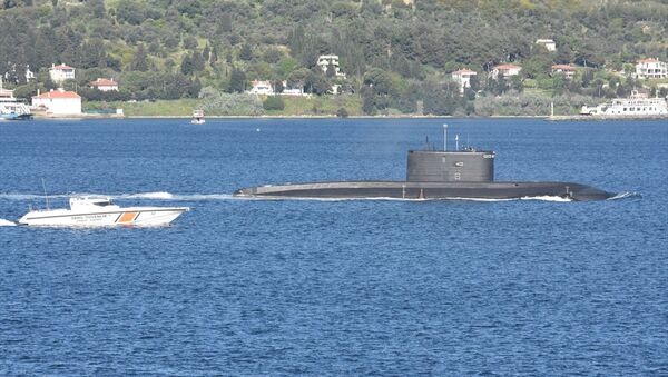 Rus denizaltısı ve kurtarma gemisi Çanakkale Boğazı'ndan geçti - Sputnik Türkiye