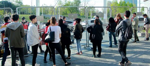 Taksim'de işe gitmek isteyenler polis bariyerini geçemedi - Sputnik Türkiye