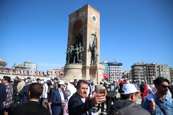 İstanbul'da 1 Mayıs: Taksim'e çıkmak isteyenlere müdahale edildi, 145 kişi hakkında yasal işlem yapıldı - Sputnik Türkiye