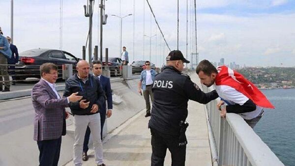 Ahmet Davutoğlu, köprü, intihar girişimi - Sputnik Türkiye