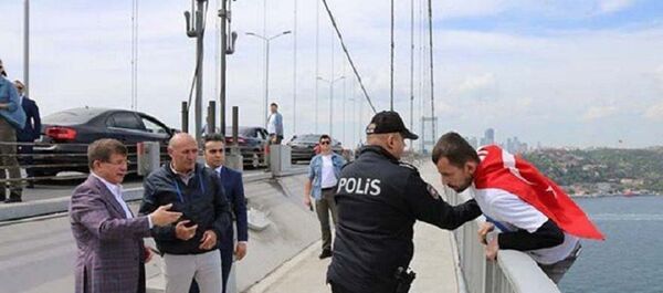 Ahmet Davutoğlu, köprü, intihar girişimi - Sputnik Türkiye