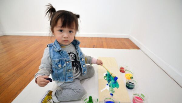 Lola June: Tabloları 1600 dolara alıcı bulan 2 yaşındaki ressam - Sputnik Türkiye