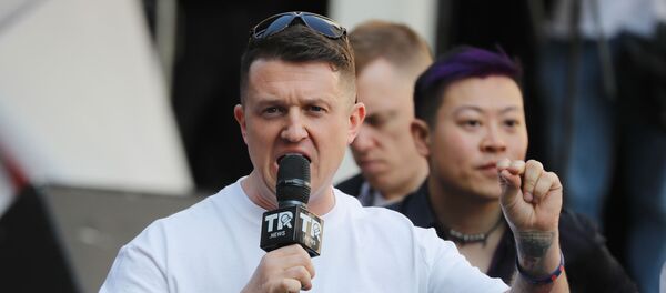 Aşırı sağcı İngiliz Savunma Ligi (EDL) kurucusu Tommy Robinson - Sputnik Türkiye