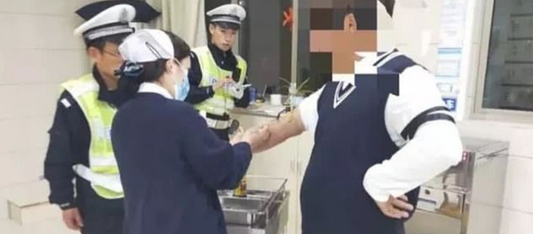 Durian meyvesi yediği için alkol testinden geçemeyen adam Durian meyvesi yediği için alkol testinden geçemeyen adam - Sputnik Türkiye